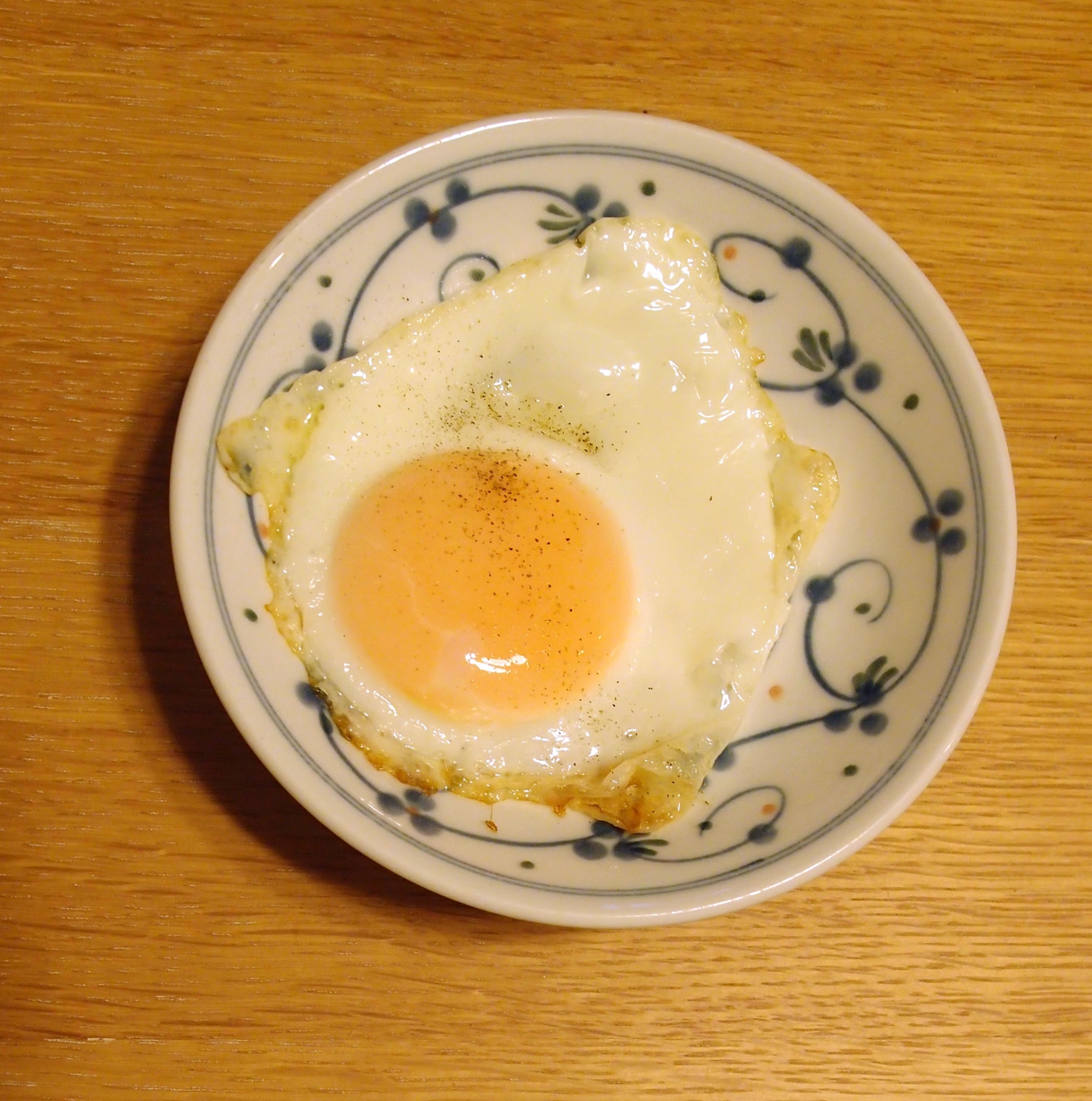 目玉焼き☆卵の殻に残った白身も綺麗にお掃除