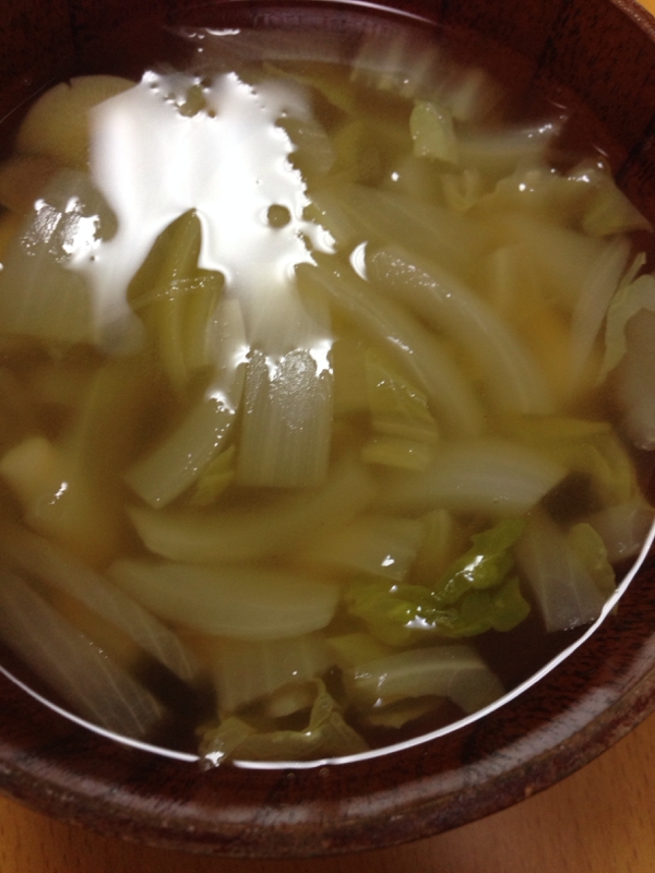 白菜と玉ねぎのコンソメスープ