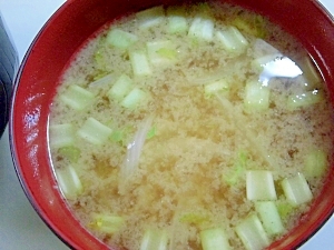 大根の茎と玉ねぎのお味噌汁