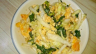大根の葉と白菜のエッグごまドレポン酢サラダ