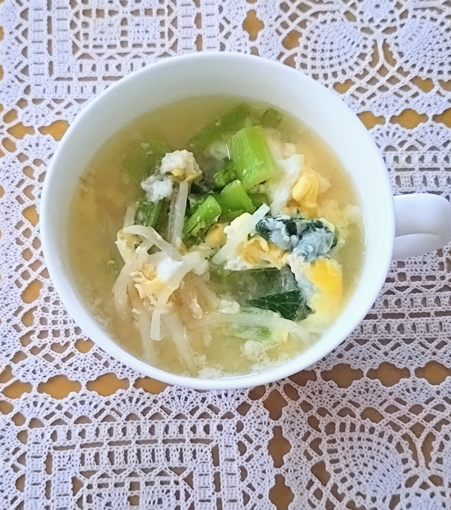 もやしと小松菜と卵のお味噌汁☆