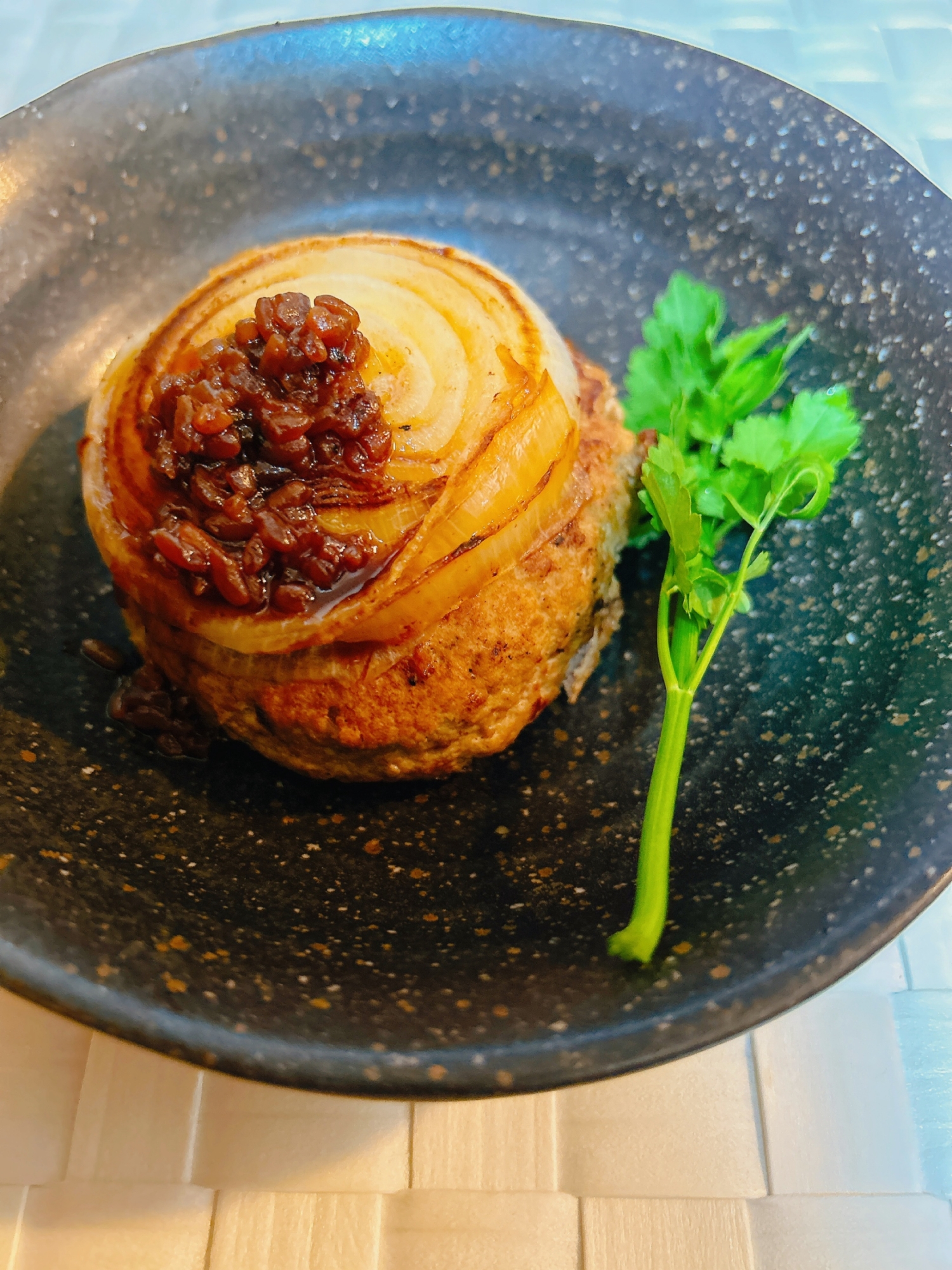 ハンバーグ新玉ねぎのっけ