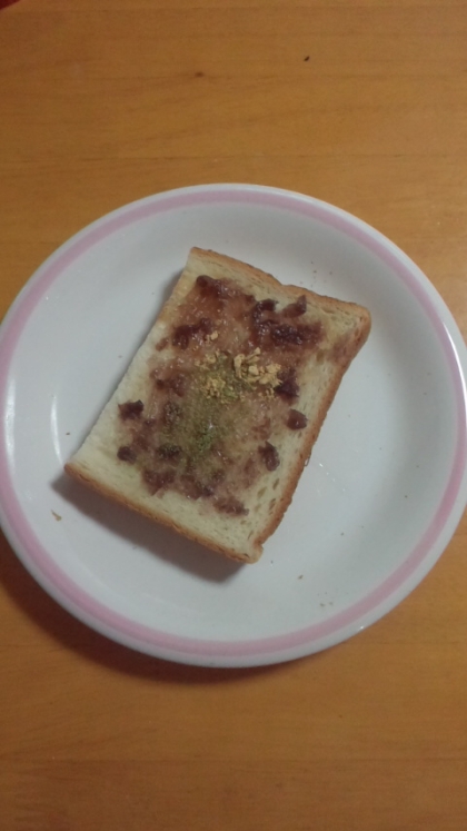おやつに♡はったい粉小豆青汁トースト