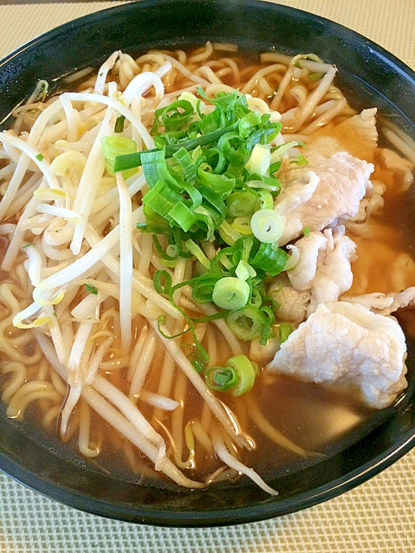 豚肉ともやしのラーメン