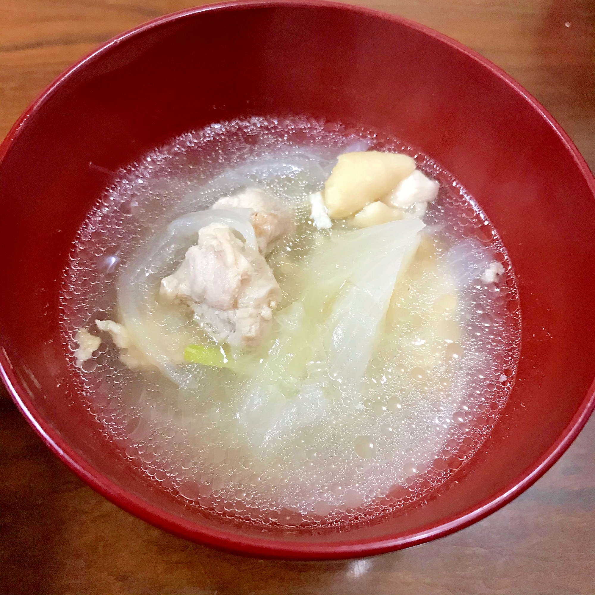 鶏肉と玉ねぎの中華スープ