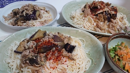 暑い日の晩御飯に☆娘がまだ辛いと食べられないので、辛味は後から振り掛ける形式にさせてもらいました。美味しかったで〜す(*´◒`*)♪ᵗʱᵃᵑᵏᵧₒᵤ♫