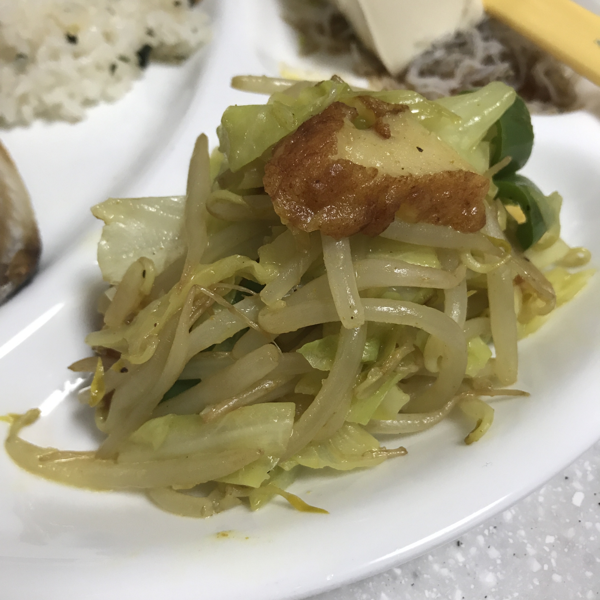 みんな大好き☆簡単美味☆玉ねぎ天と野菜のカレー炒め