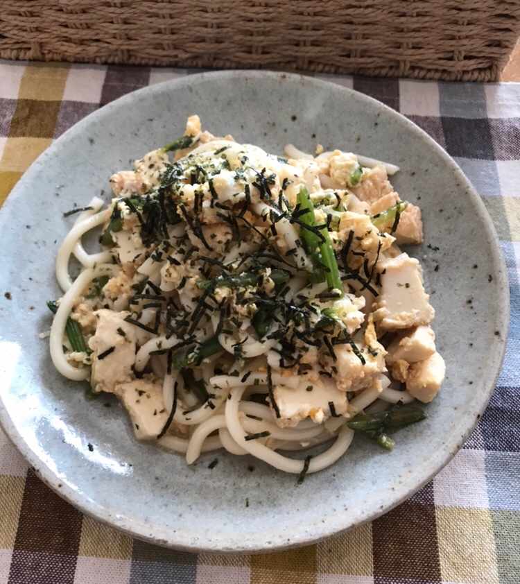 厚揚げとほうれん草の卵炒めうどん