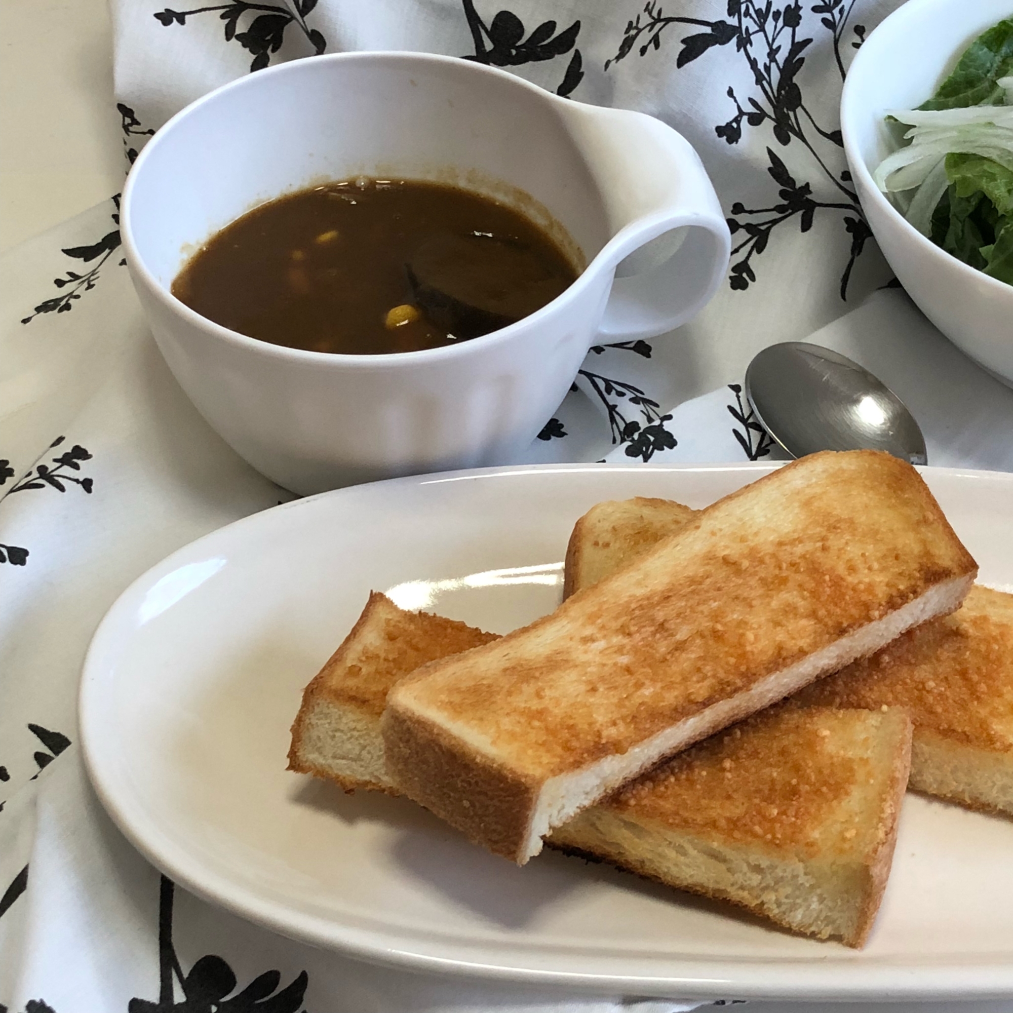 残りカレーとチーズトースト♪