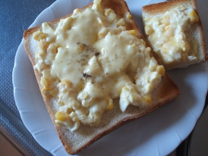 卵＆コーンのチーズトースト
