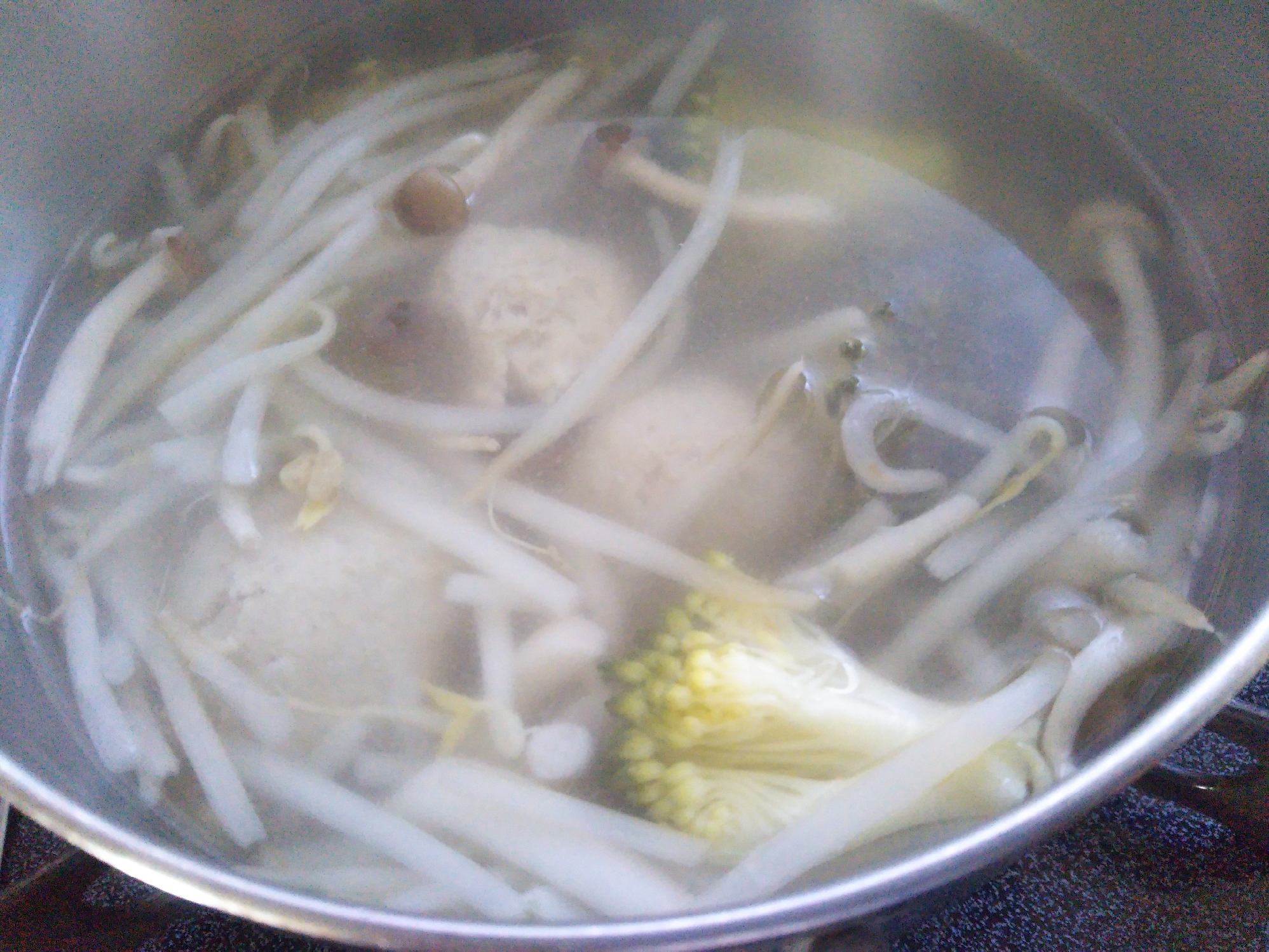 鶏団子&ブロッコリー&もやしの中華スープ