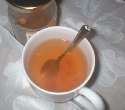 お紅茶は一日に数杯も飲むので、何倍目かはアレンジして飲んでいます。
今日はふと目について、マーマレード紅茶にさせていただきました。
美味しい♪