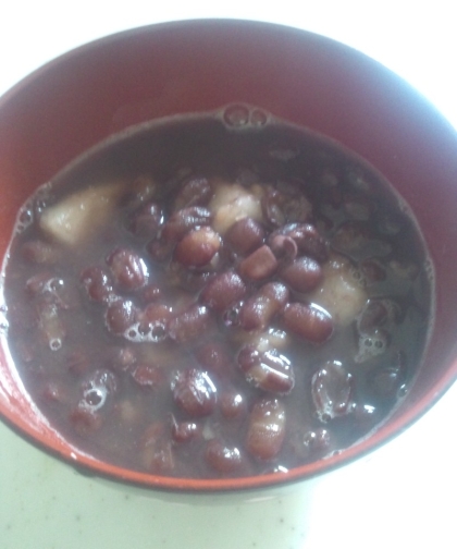 小豆を煮たので作りました☆お正月の冷凍お餅を使って、ほっこりおいしく頂きました(*^_^*)