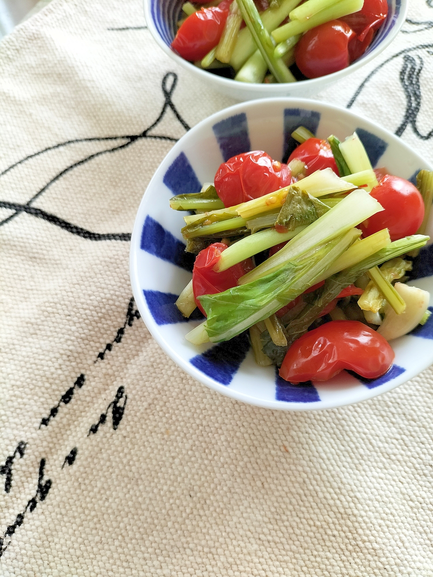 かぶの葉とミニトマトのペペロン風蒸し煮♩