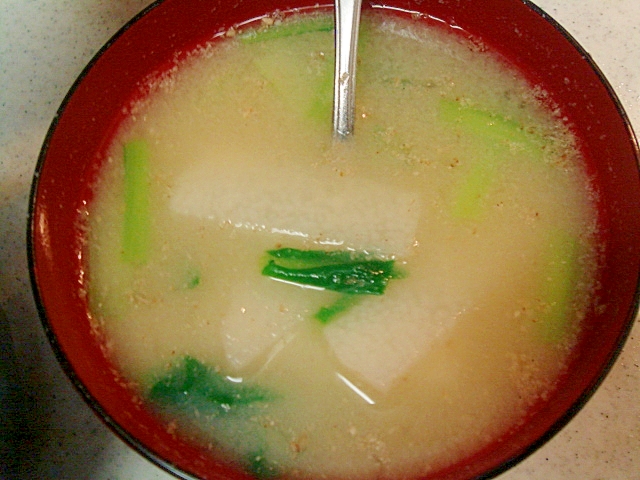 長芋と小松菜のごま風味味噌汁