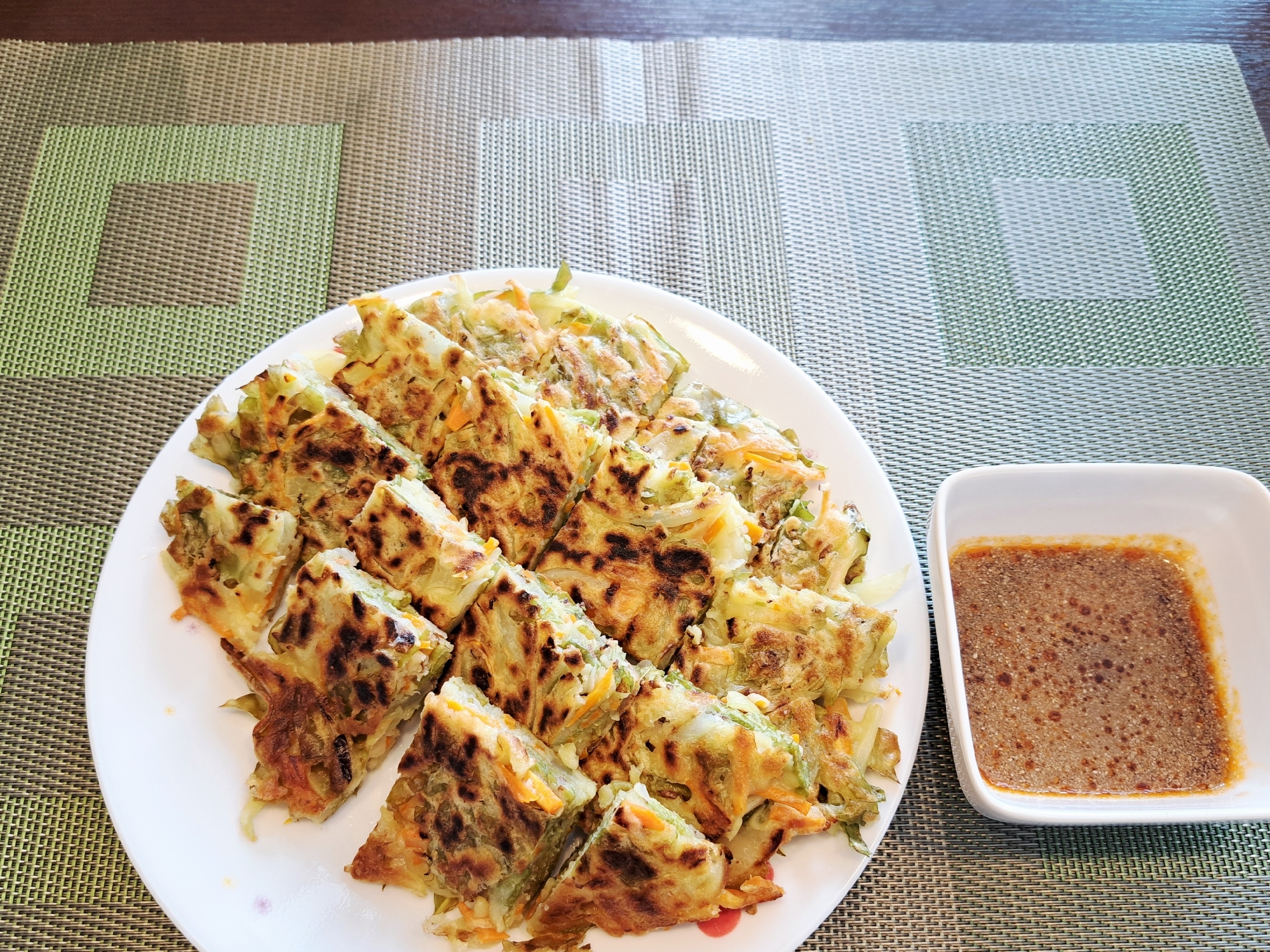 爽やかな香り!大葉と野菜たっぷり!チーズチヂミ