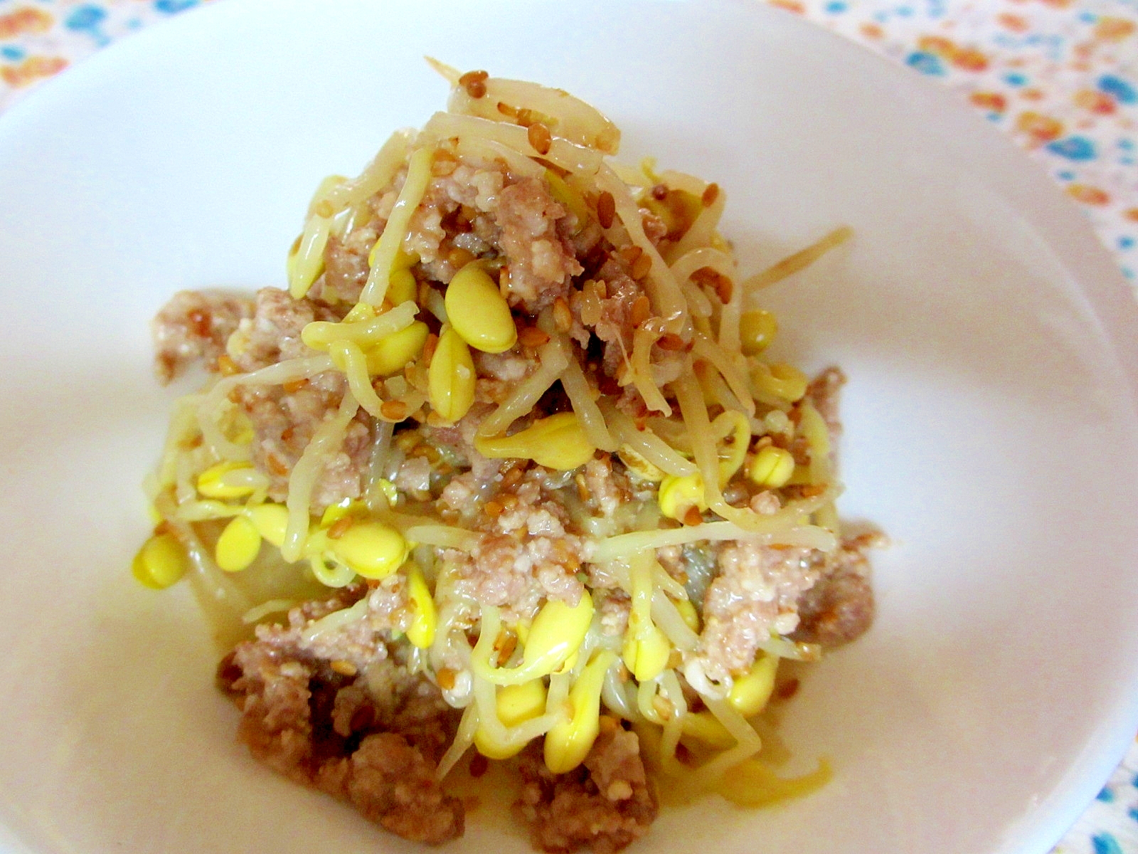 ひき肉と豆もやしの鶏がら塩糀和え