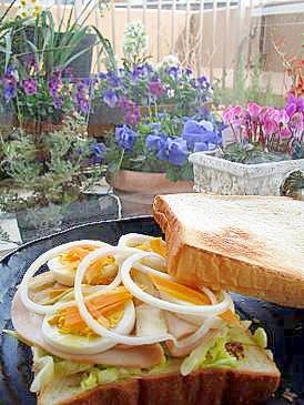 淡路島玉葱と卵を使ったサンドイッチ