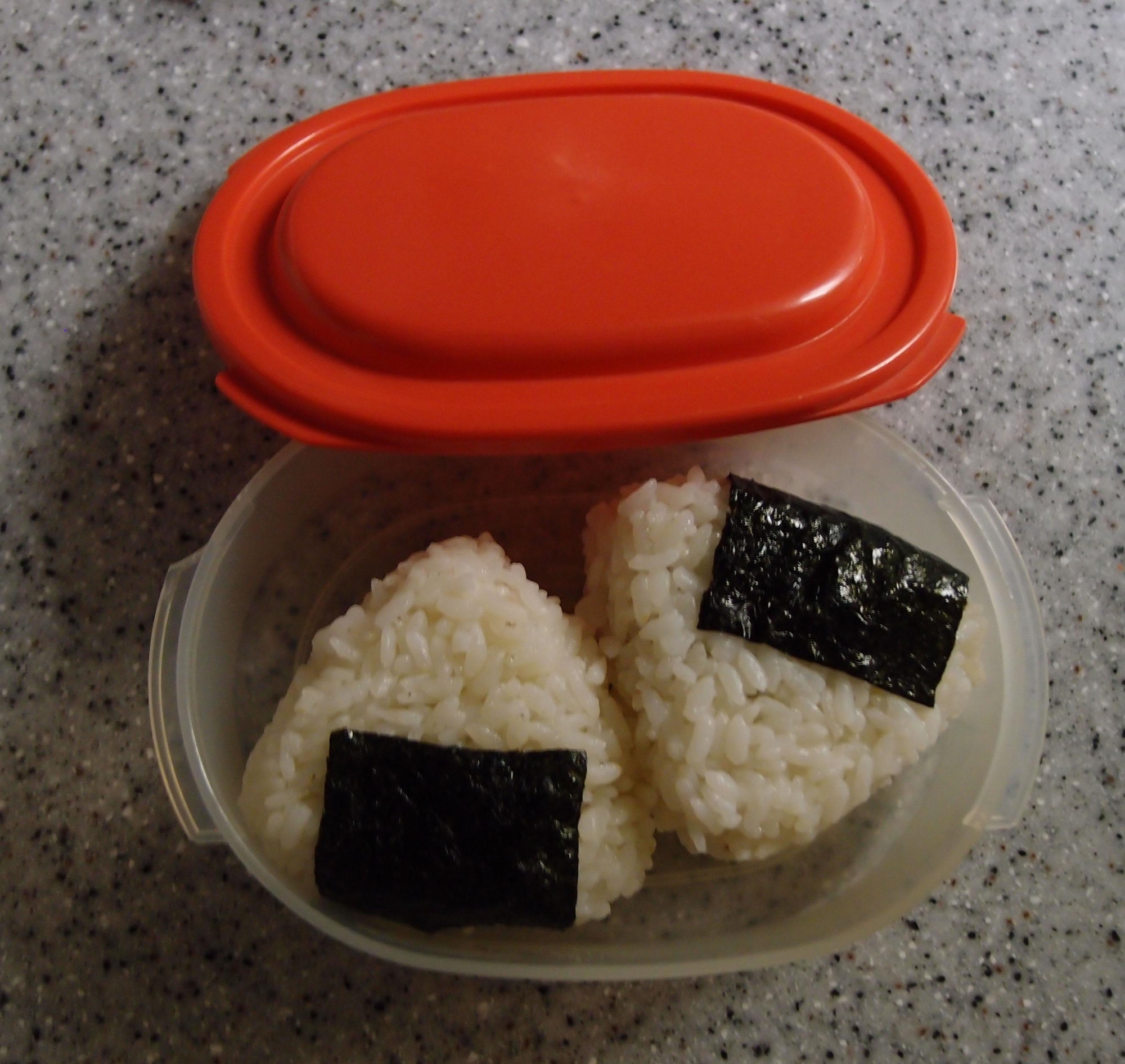 サラミソーセージのおにぎり弁当