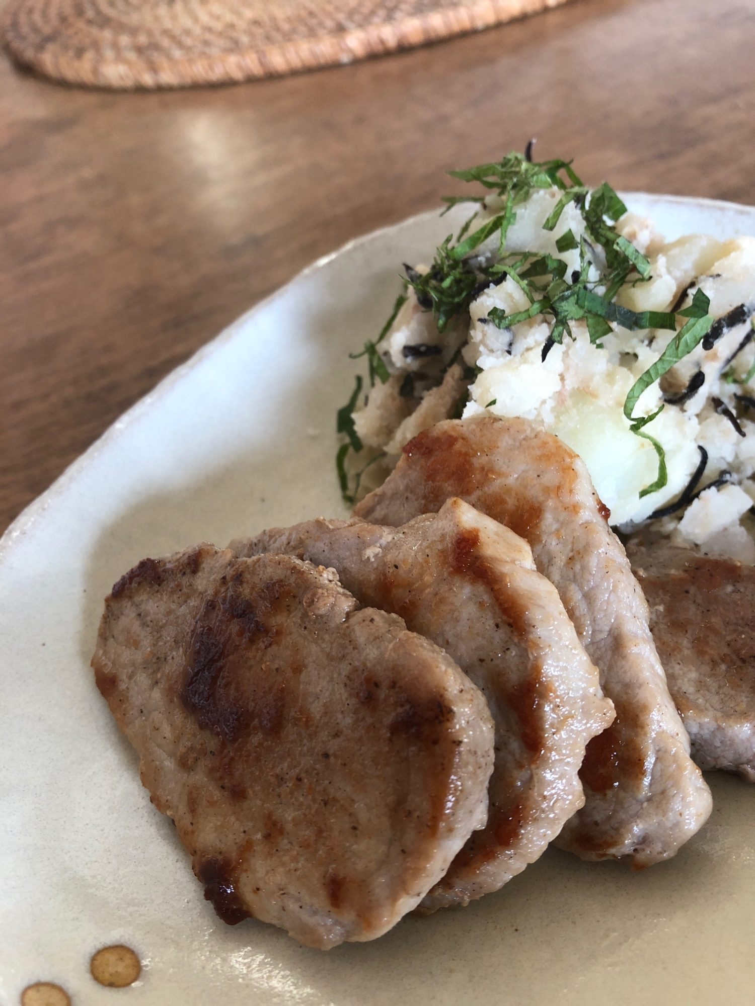 豚ヒレ肉のソテー&ポテト添え