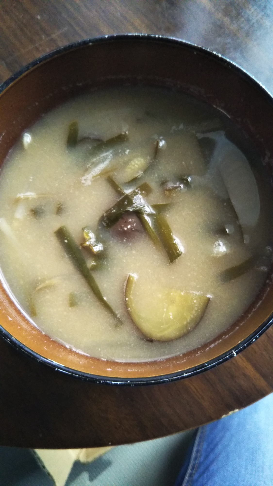茄子とニラの味噌汁