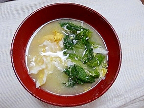 レタスの外葉と卵のお味噌汁