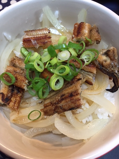 穴子と玉ねぎの醤油丼