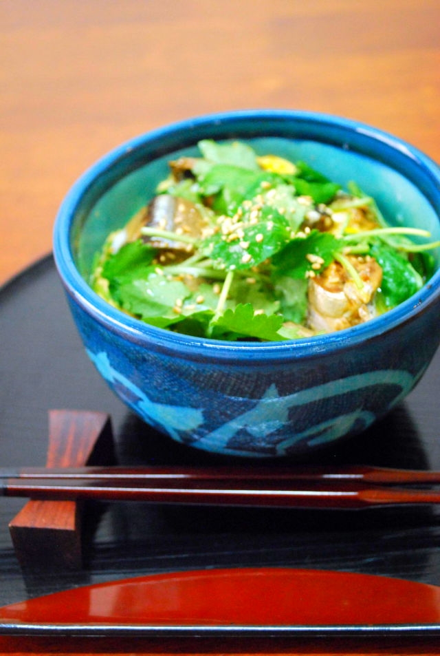 調味料いらずでお手軽♪サンマ缶とミツバの卵とじ丼