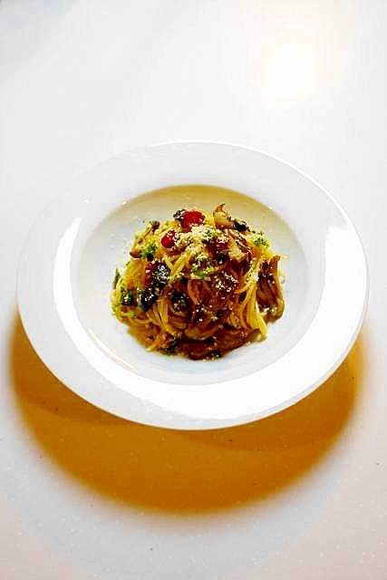 意外なペアが意外と美味い！ナスと舞茸のオイルパスタ