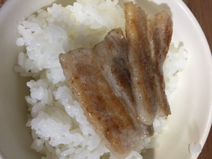 サッパリおいしい♪塩豚カルビ丼(^0_0^)