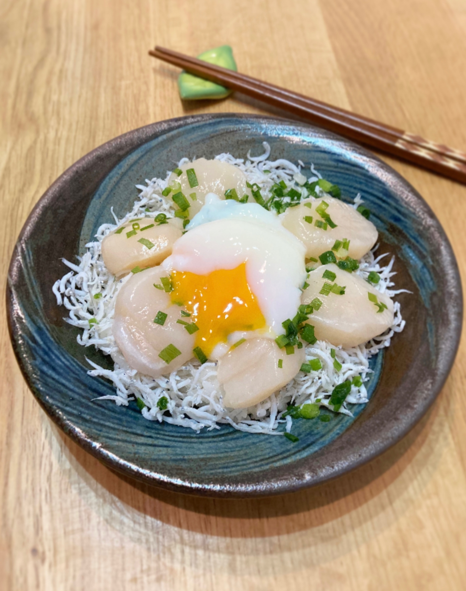 ホタテとシラスの温卵のっけ丼❣️