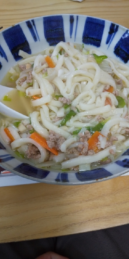 豚引きと家にある野菜とキノコとうどんで(*^^*)自分でちゃんぽん作れるなんて思わなかったので、レシピ感謝です。そしてちゃんぽん美味しい！リピしますね