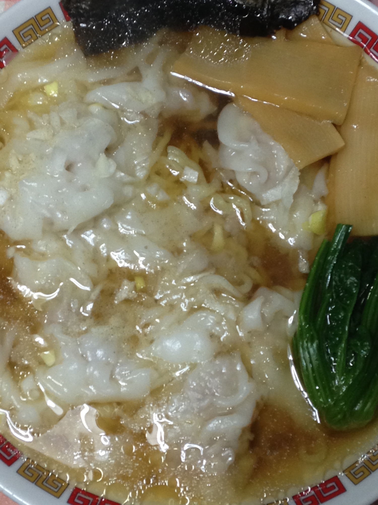 海苔、ちぢみほうれん草、メンマのワンタン麺