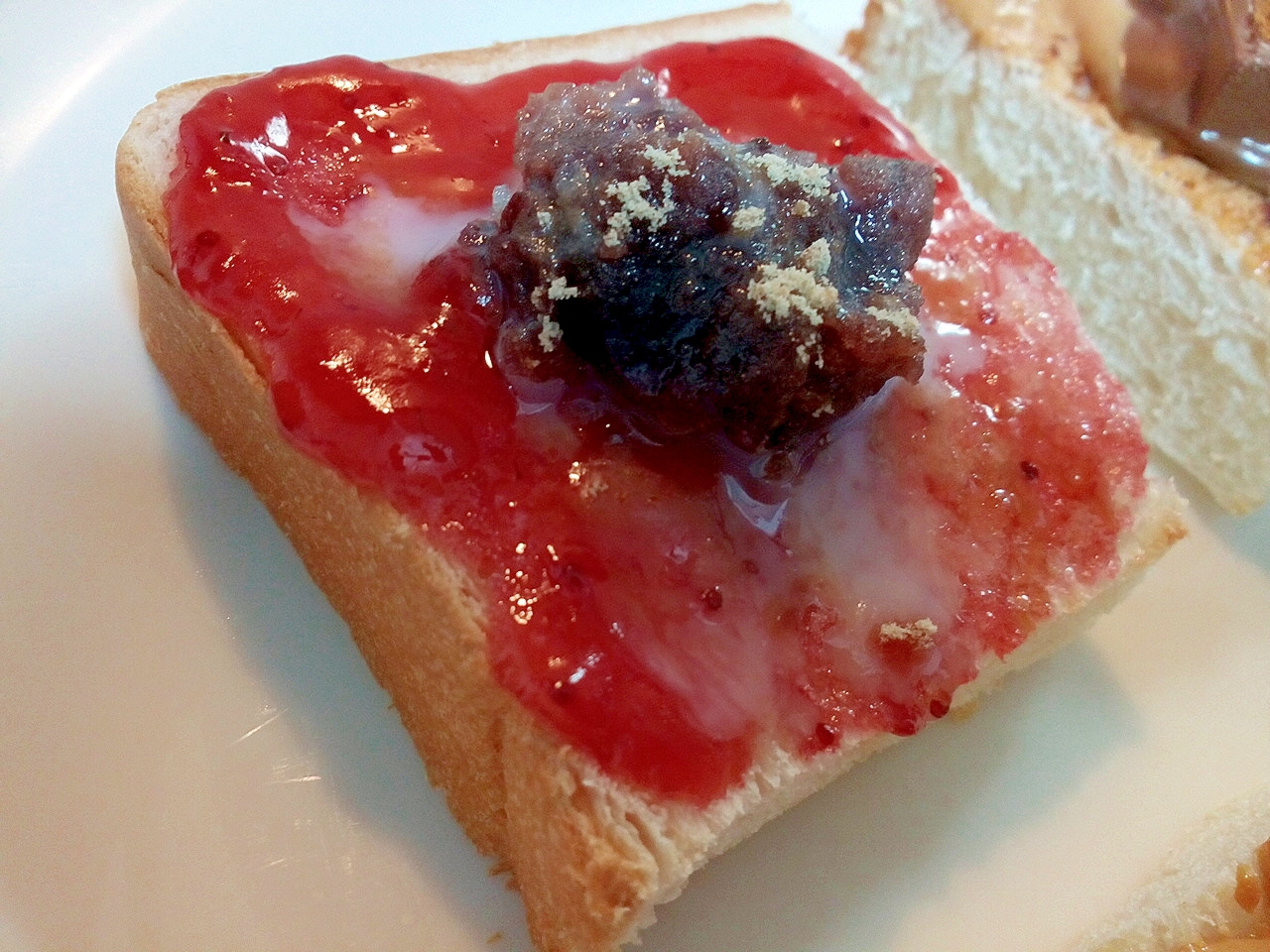 苺ジャムと粒あんのミニトースト