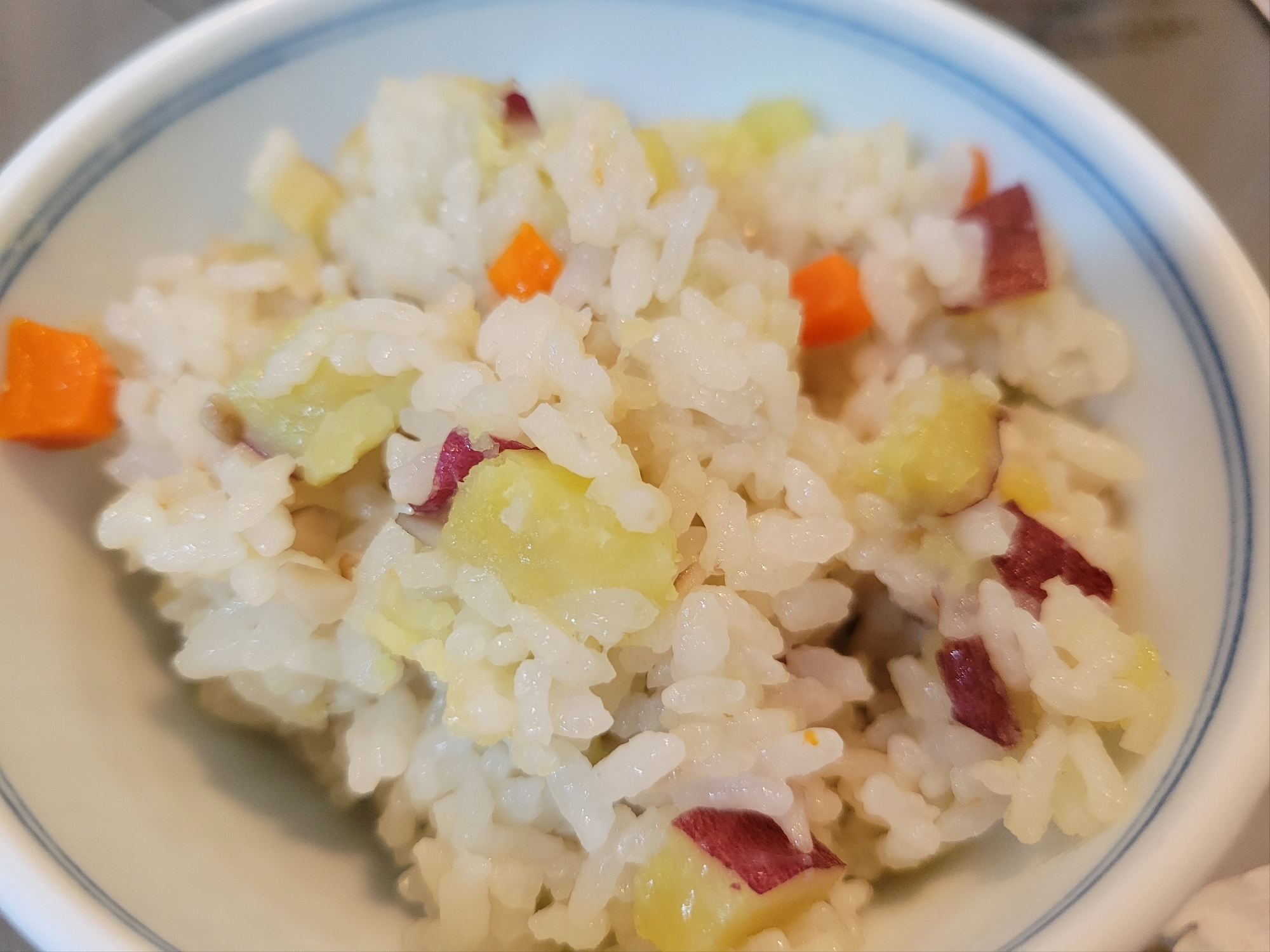 【簡単なのに本格】さつまいもと野菜の炊き込み飯