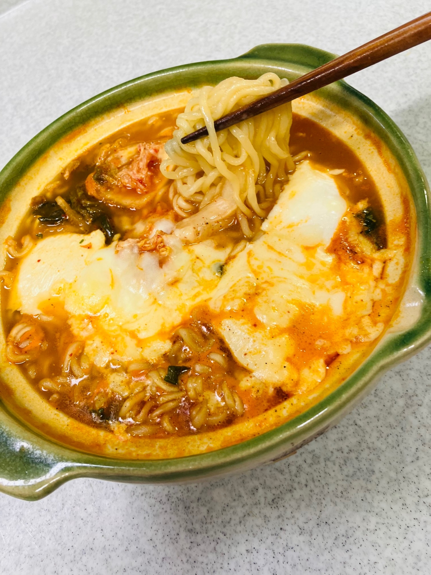 豆腐とチーズとキムチを入れてスンドゥブ風辛ラーメン