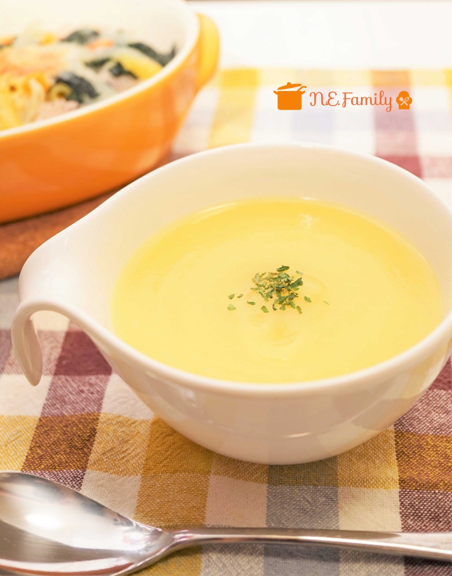 オレンジカリフラワーの鮮やかポタージュ