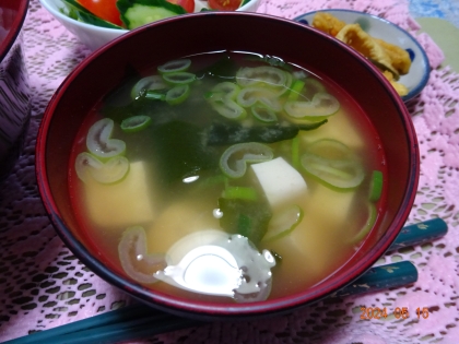 絹ごし豆腐と生わかめのお味噌汁✧˖°