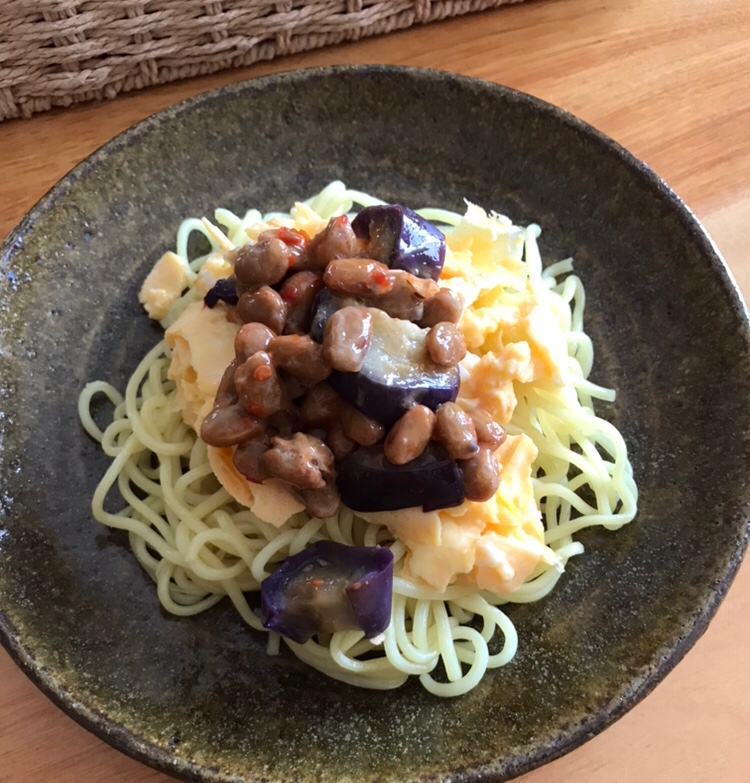 なすと納豆の豆板醤和えとふんわり白だし卵焼きそば