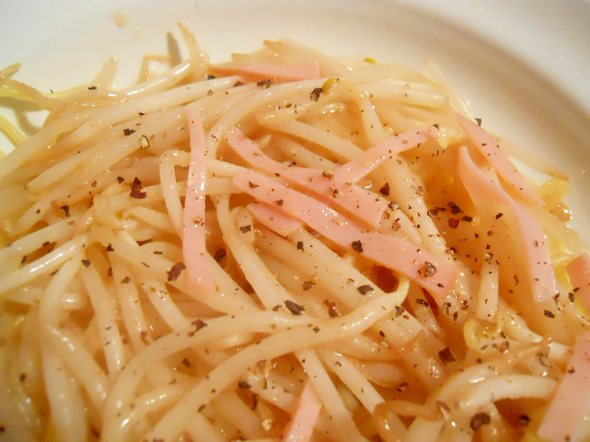 素朴　あんかけ風　もやしとハムで蒸し焼きそば