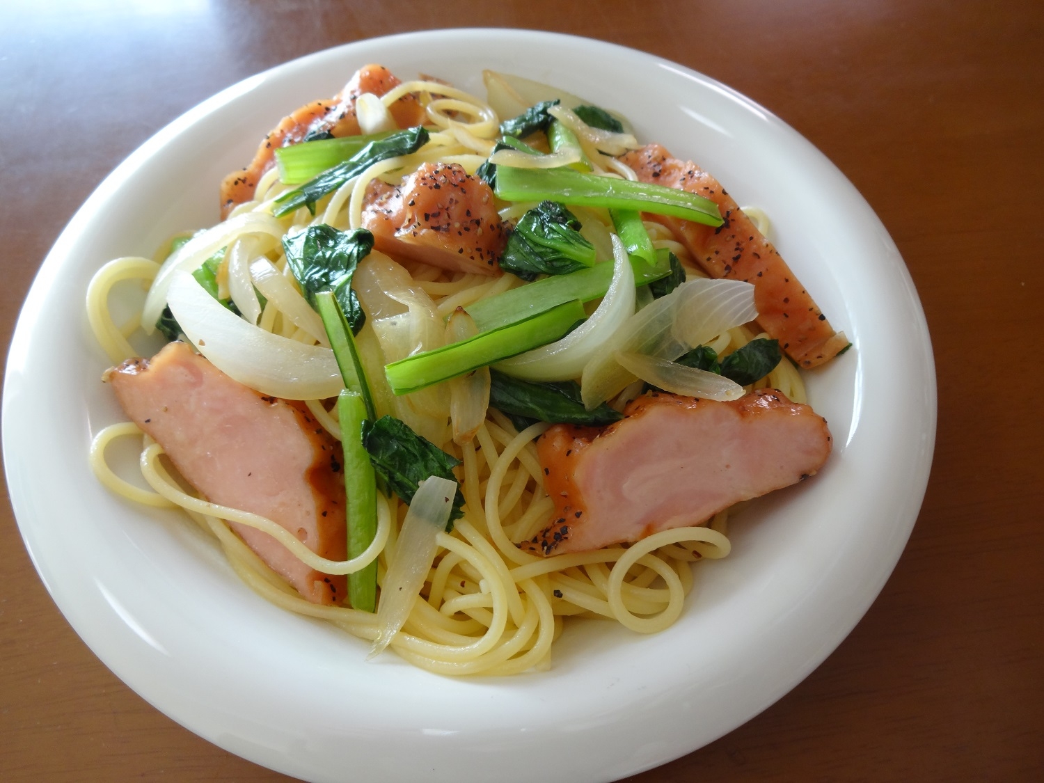 チキンハムと小松菜のパスタ