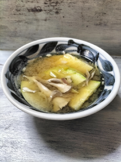 椎茸ズッキーニ茗荷の味噌汁