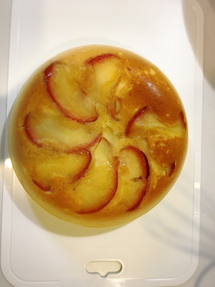 レシピ通りに作りました。ジャムの変わりにりんご煮詰めた時の残りのソースをかけました。ふわふわ甘さも丁度良かったです。手土産用にも美味しいしお値打ちだしぴったり。