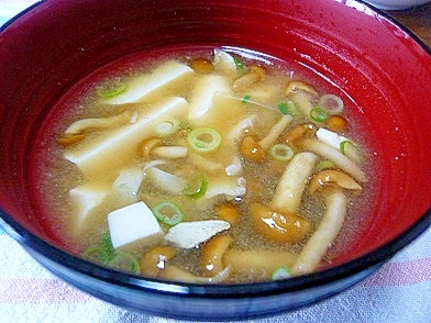 ❤　マイタケ＆なめこ＆豆腐の簡単味噌汁　❤