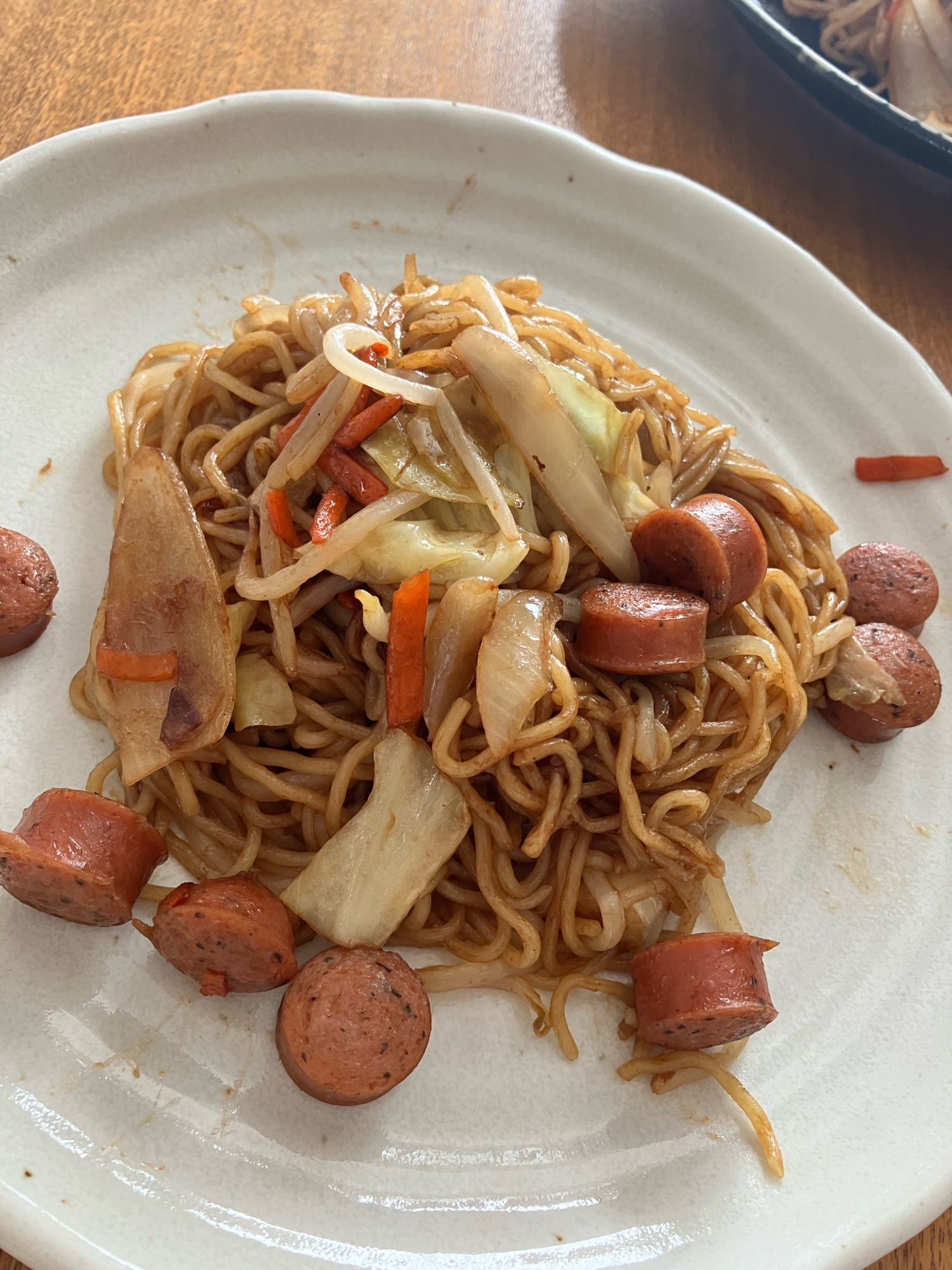 野菜ミックスとハーブウインナーで作る焼きそば