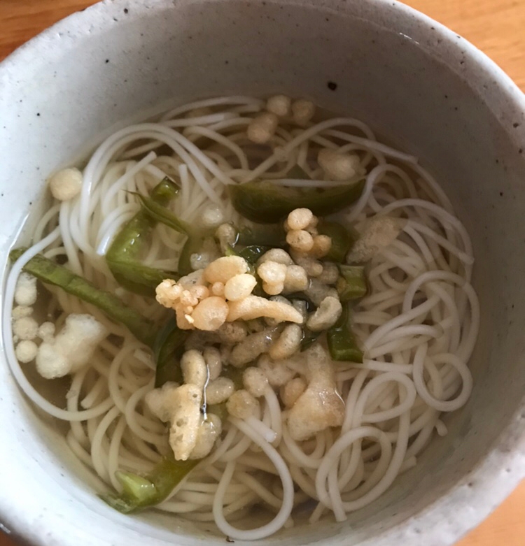 ピーマンと天かすのにゅうめん