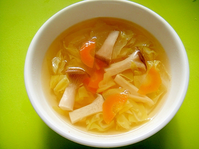 キャベツとエリンギのコンソメスープ