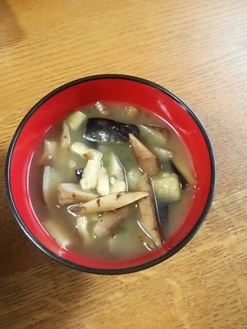 牛蒡と揚げ茄子のお味噌汁