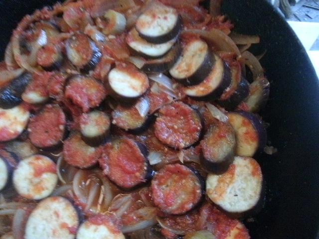 なすと玉ねぎのトマト煮