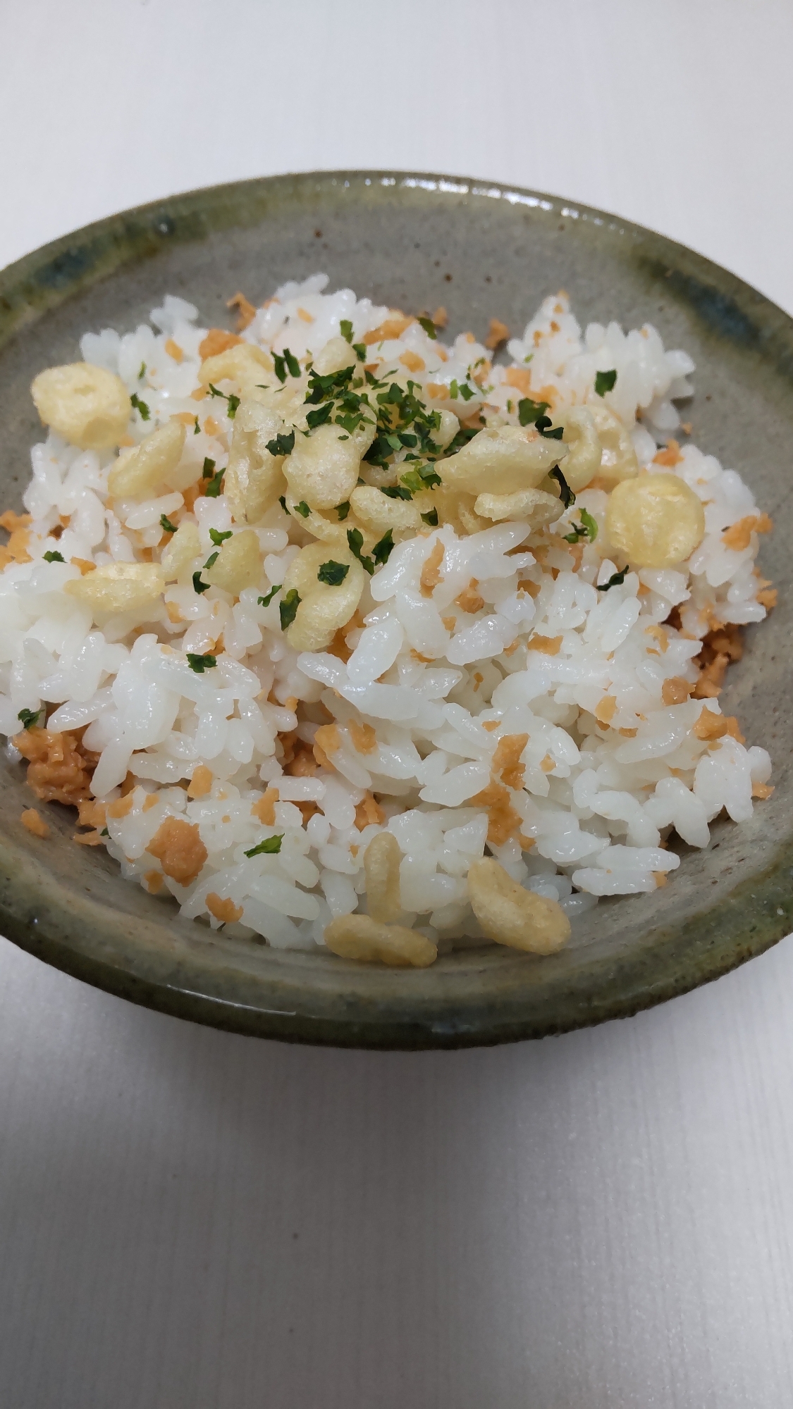 鮭フレークと揚げ玉の丼☆